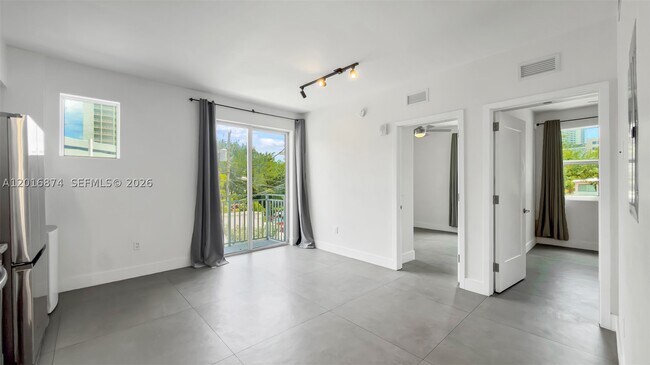 Building Photo - 1536 NW 15th Ave