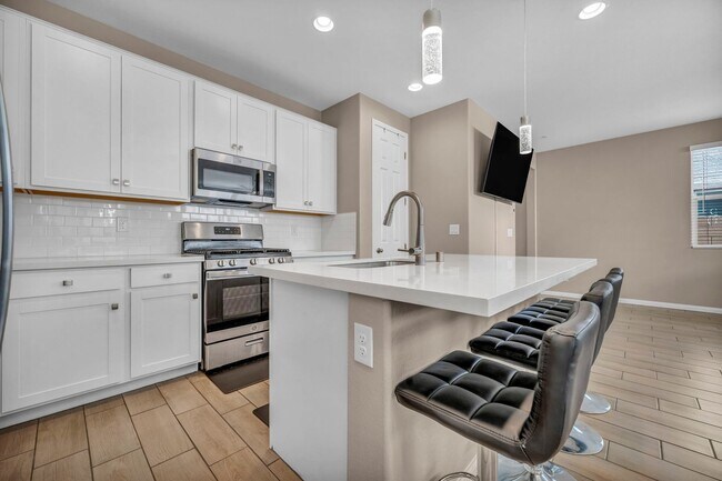 Building Photo - 688 Monroe Hl Pl