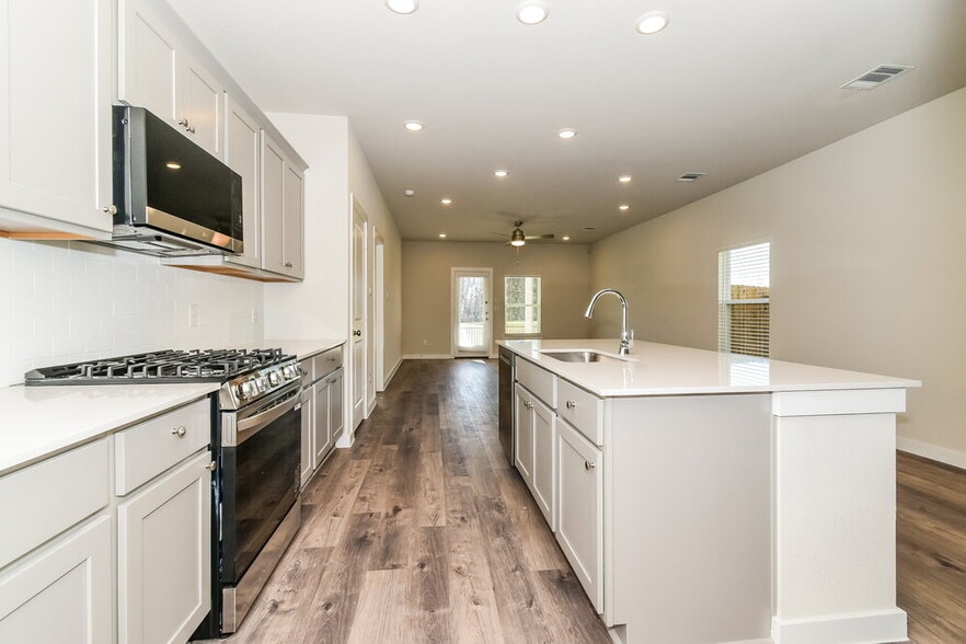 Building Photo - 324 Sun Harvest Dr