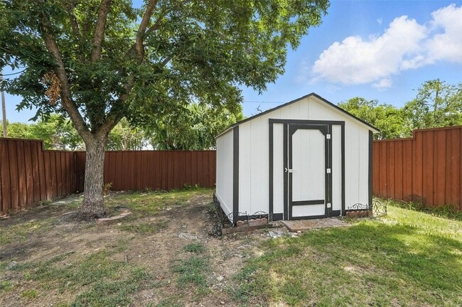 Building Photo - 10405 Belfort Dr
