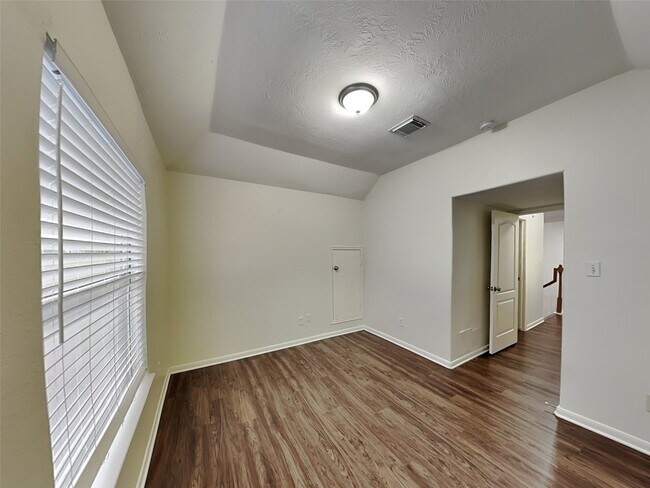 Building Photo - 21231 Riverside Ridge Ln