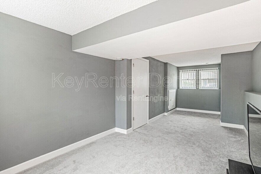 Building Photo - 18747 E Carmel Cir