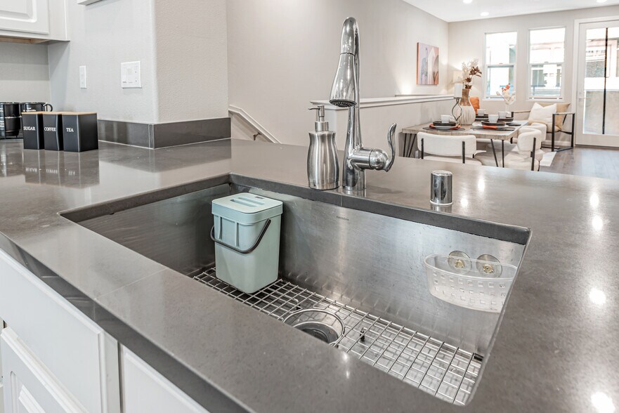 Building Photo - 1460 Lavender Loop