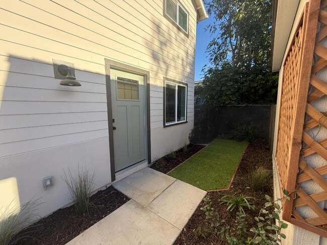 Building Photo - 811- 909 S Spruce Street