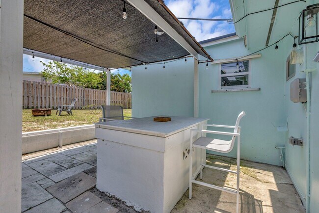Building Photo - 3837 NE Melba Dr
