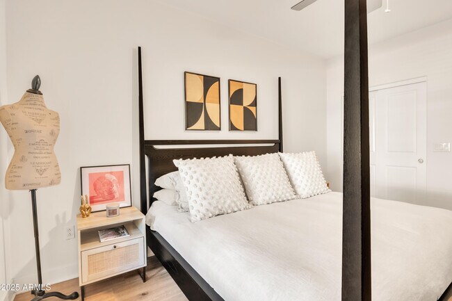 Building Photo - 5450 E Deer Valley Dr