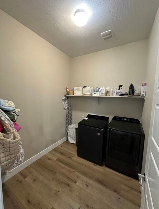 Building Photo - 2731 S Eastridge