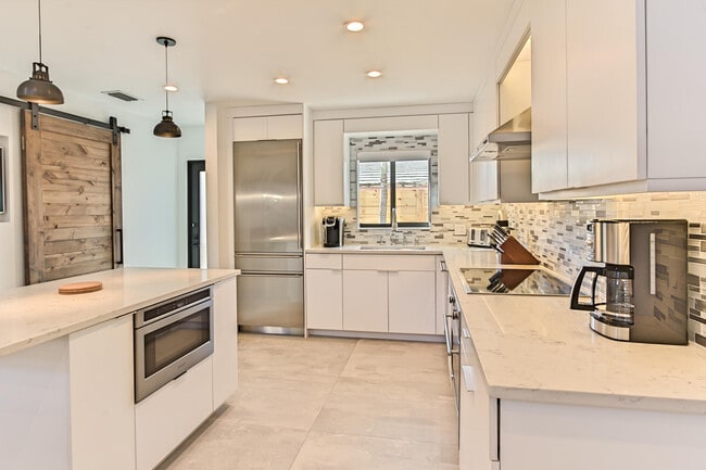 Building Photo - 1955 NE 4th St