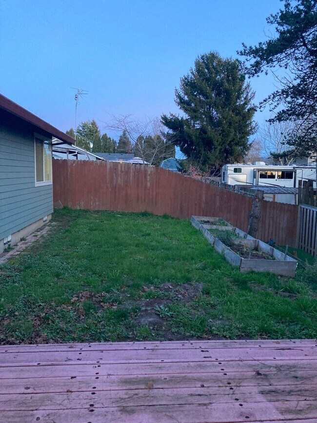 Building Photo - Single level Home in Newberg