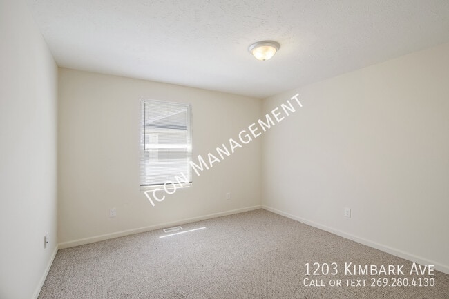 Building Photo - 1203 Kimbark Ave