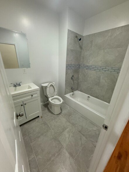 Building Photo - 820 S 15th St