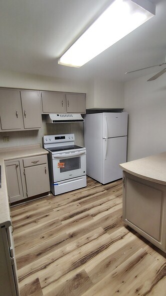 Building Photo - 410 Fayette St