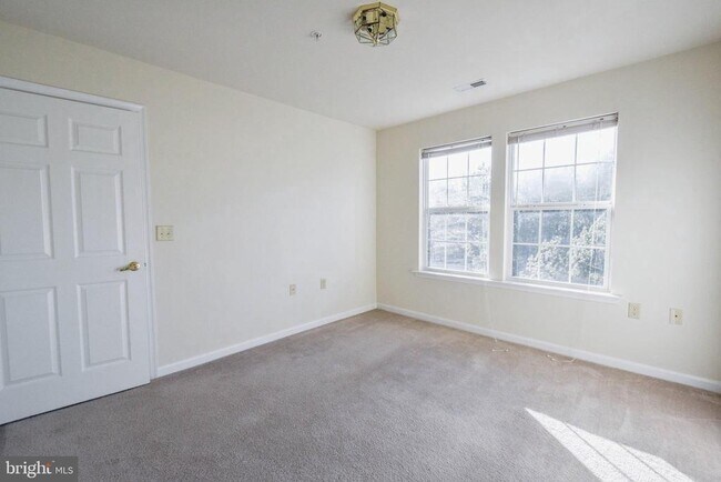 Building Photo - 45521 Westmeath Way