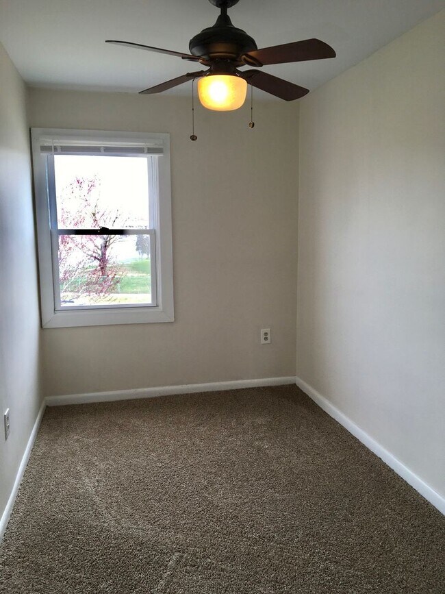 Building Photo - Charming 3 Bedroom/1 Bathroom Townhome in Dundalk, MD!