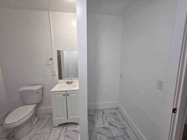 Building Photo - 609 Fremont Ave