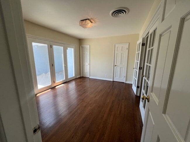 Building Photo - Charming 3 Bedroom 2 Bathroom Van Nuys Pool Home! Ready For Move-In!