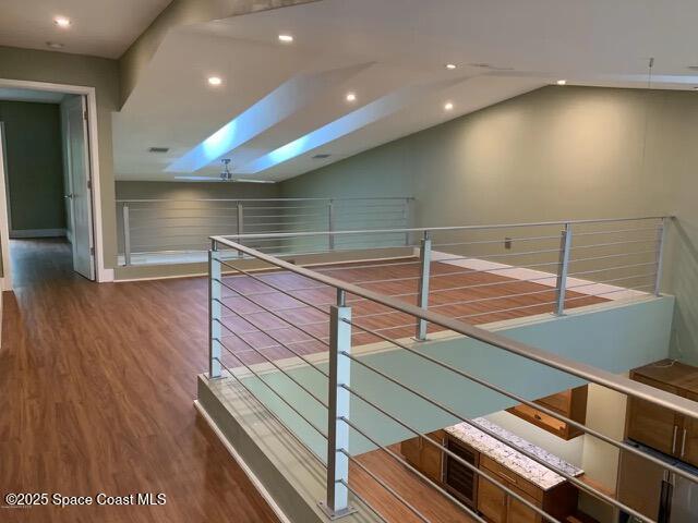 Building Photo - 905 Parkside Pl