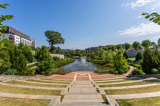 Building Photo - 620 Glen Iris Dr NE