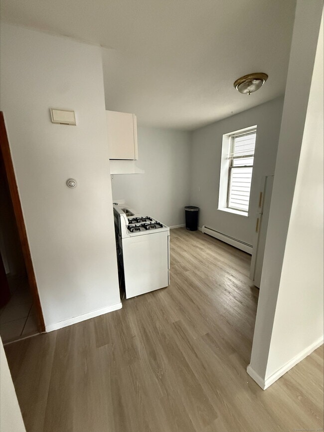 Building Photo - 441 Howe Ave