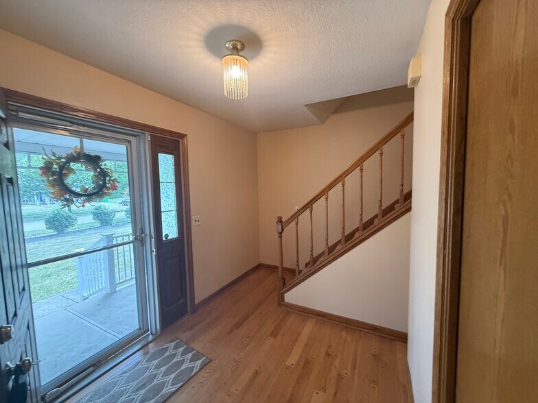 Building Photo - 4669 Pinehurst Dr