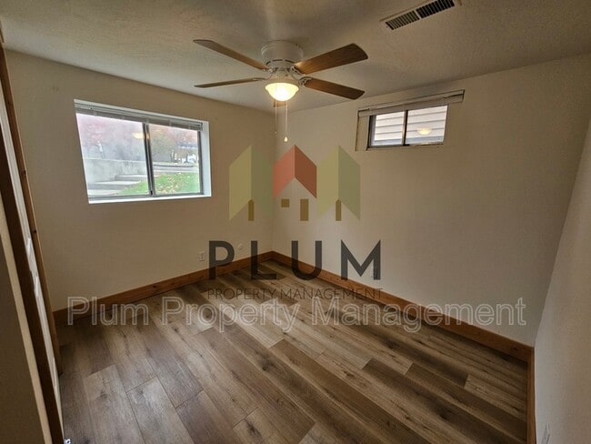 Building Photo - 1909 S 14th St W