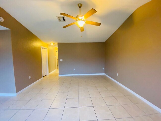Building Photo - 502 Albatross Dr