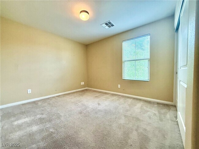 Building Photo - 5580 Spiceberry Dr