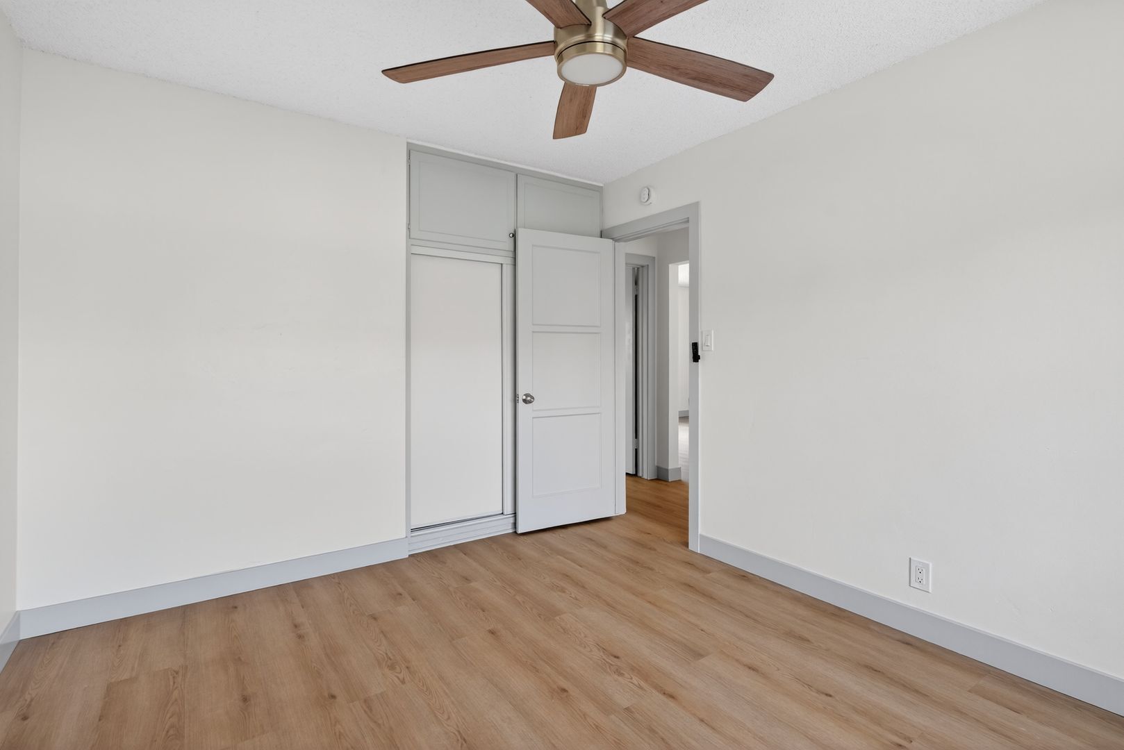 Building Photo - 933 Alamitos Ave