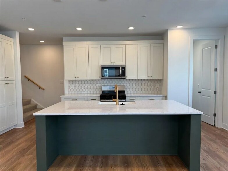 Building Photo - 607 Carlton Ln