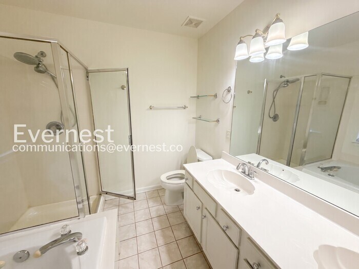 Building Photo - 164 Foxtail Dr