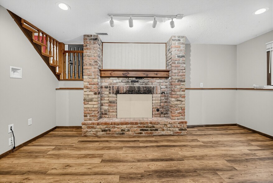 Building Photo - 7351 Berkshire Way