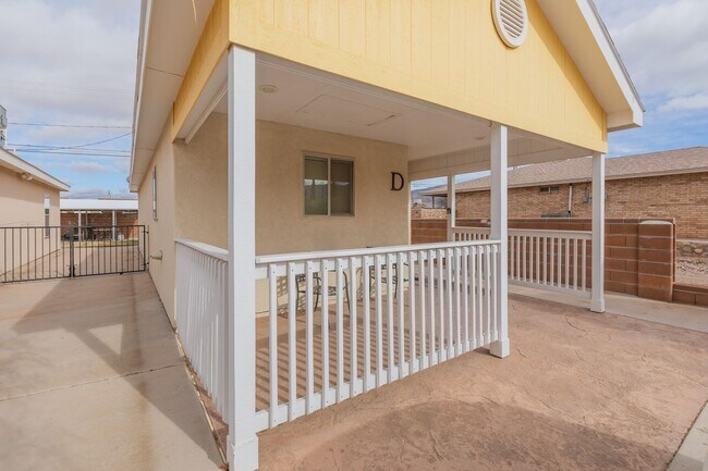 Building Photo - 800 Sherwood Dr