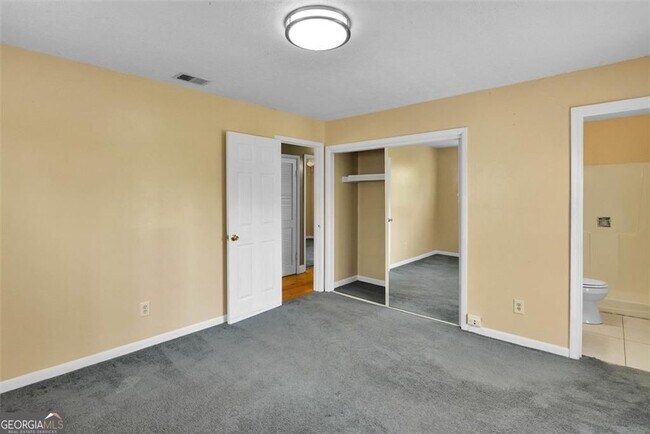 Building Photo - 8941 Ashwood Dr