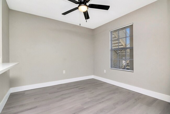 Building Photo - Ground Floor 1/1 with Den Newly Renovated