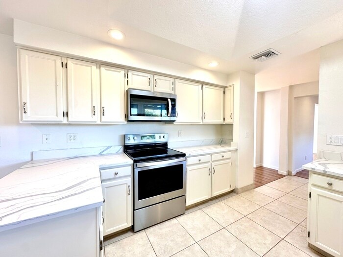 Building Photo - 4100 E Pontatoc Canyon Dr