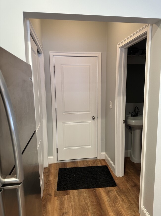 Building Photo - 2405 Rosa RoadRidge Manor Ct