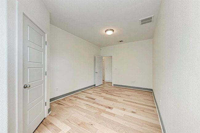 Building Photo - 1506 Homespun Rd