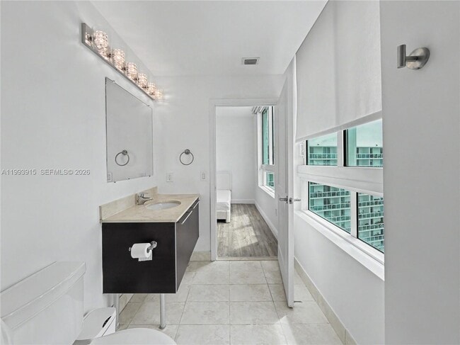 Building Photo - 1900 N Bayshore Dr