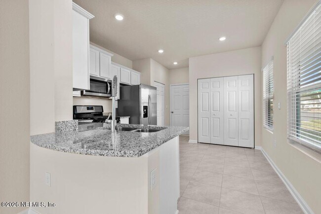 Building Photo - 21 Temple Dr