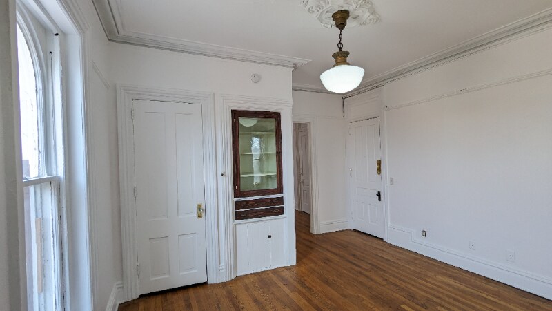 Building Photo - 346 S Rose St