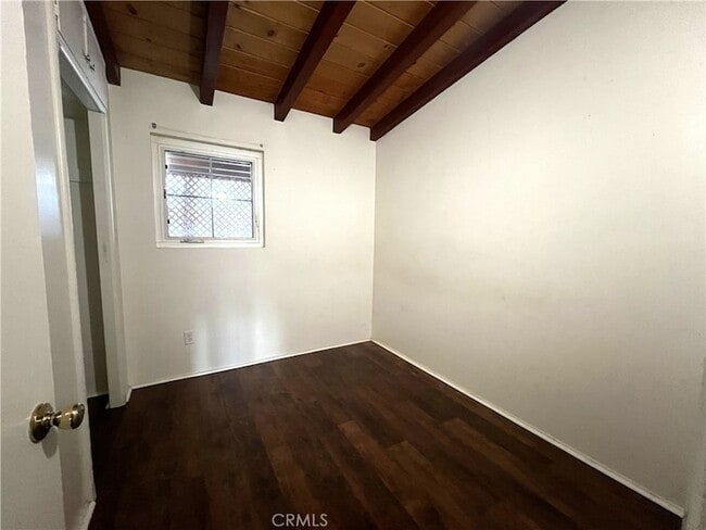 Building Photo - 725 Tyrol Dr