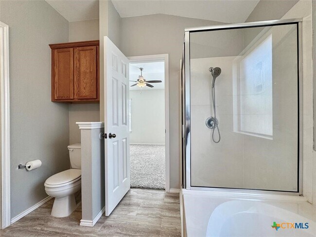 Building Photo - 916 Gentry Dr