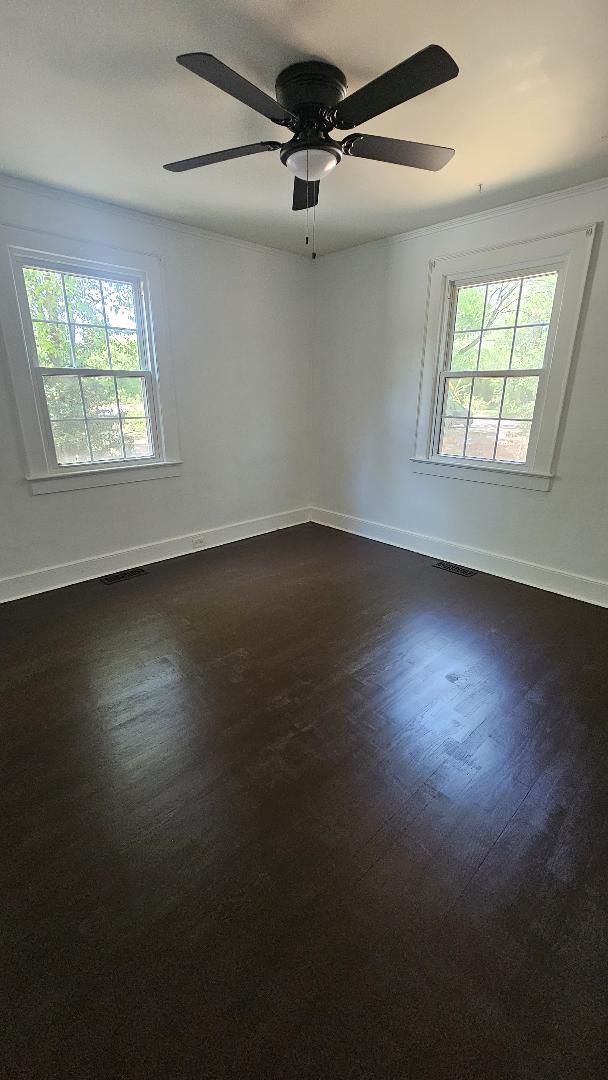 Building Photo - 323 Pine Grove Dr