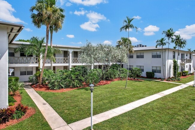 Interior Photo - Eden House - 3601 Van Buren St Hollywood, ...