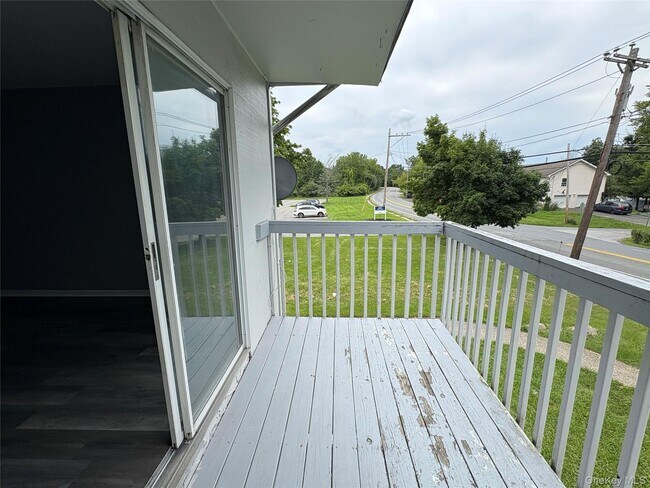 Building Photo - 240 Schutt Rd