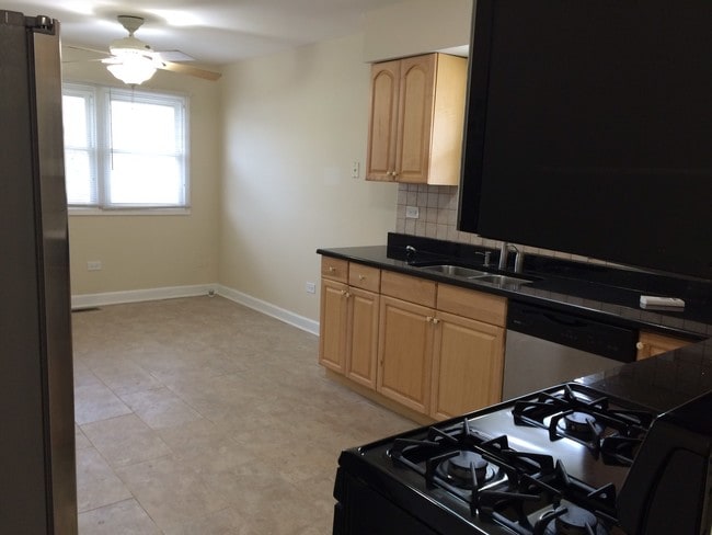 Building Photo - 18003 Greenview Terrace