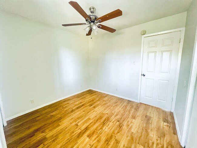 Building Photo - 1922 Nicole Cir