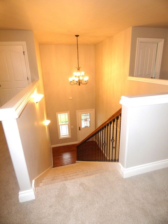 Building Photo - 5 Bedroom Home in South Salem! Near I-5