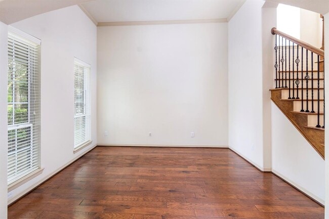 Building Photo - 62 S Longsford Cir