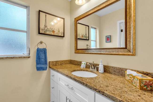 Building Photo - 2723 Gulf Gate Dr